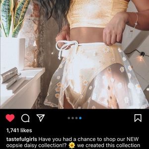 Tasteful Girl XS Dripping Daisies Skirt! New, never been worn!